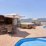 With Infinity Pool & Hot Tub Willa